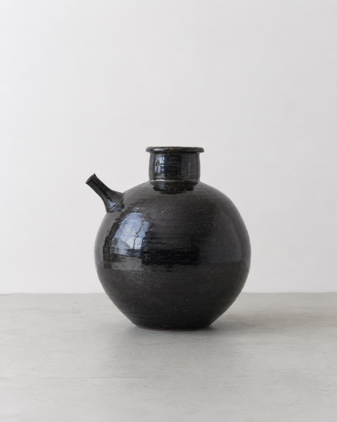 Black-glazed Spouted Vessel