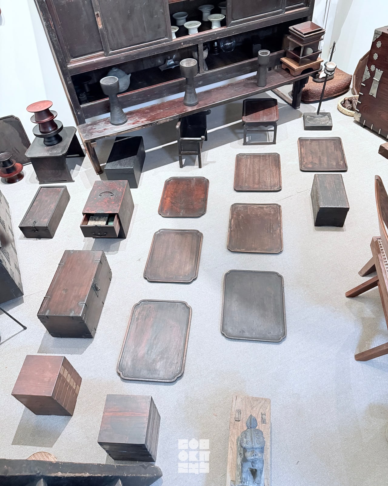 Soban trays and woodenware at a Dapsimni shop