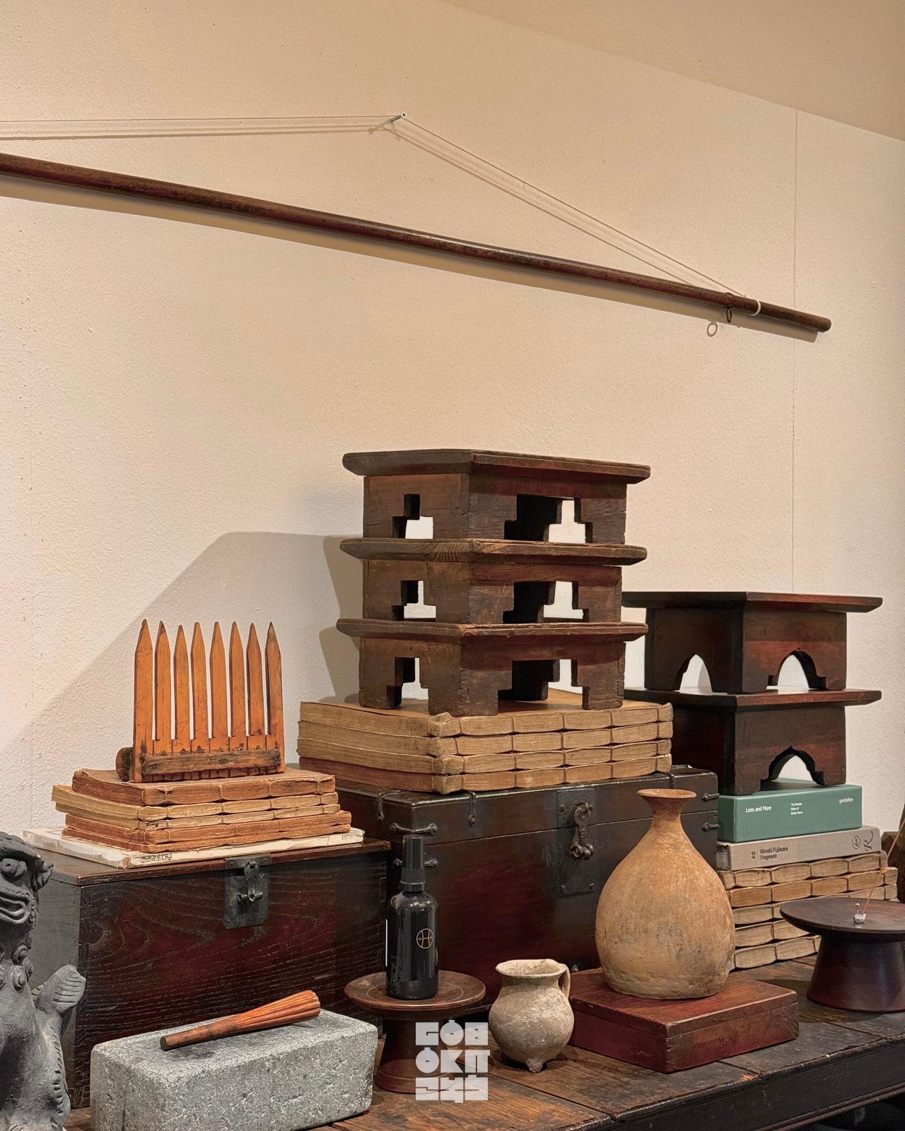 Antique object detail in the GOBOKII atelier